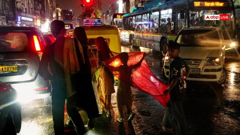 भारी बारिश से दिल्ली के कई इलाकों में बिजली गुल, IMD ने राज्यों को भेजा अलर्ट, 16 फ्लाइट डायवर्ट