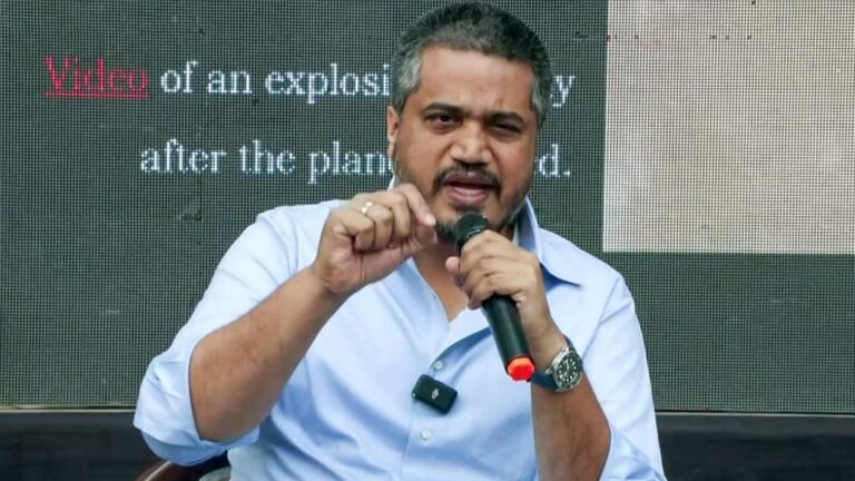 संसद में उठेगा अजित पवार के प्लेन क्रैश का मामला? रोहित पवार ने अखिलेश यादव से की मुलाकात